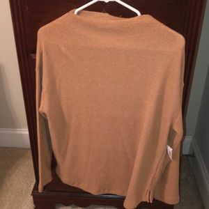 Old Navy sweater. Size M. New.